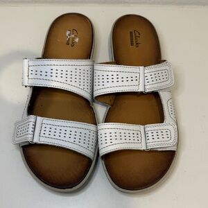 Clarks Leisa Gianna Slip On Sandals White Perforated Leather Size 8.5